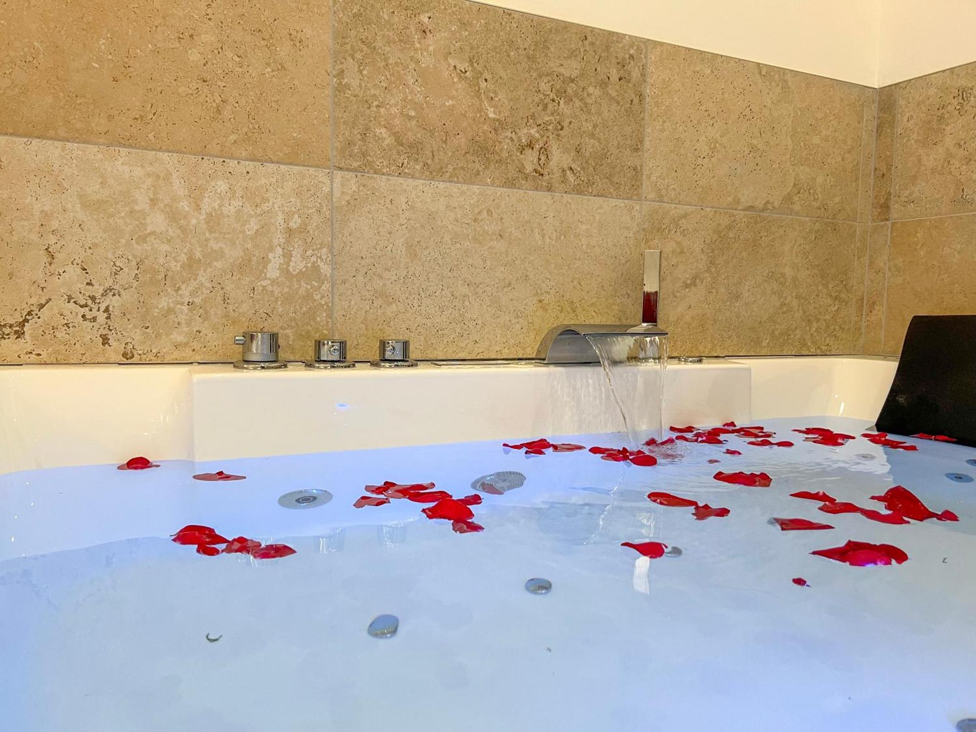 شقة Bibemus Casa Maja - Baignoire Balneo - Parking - Terrasse سانت إتيان المظهر الخارجي الصورة
