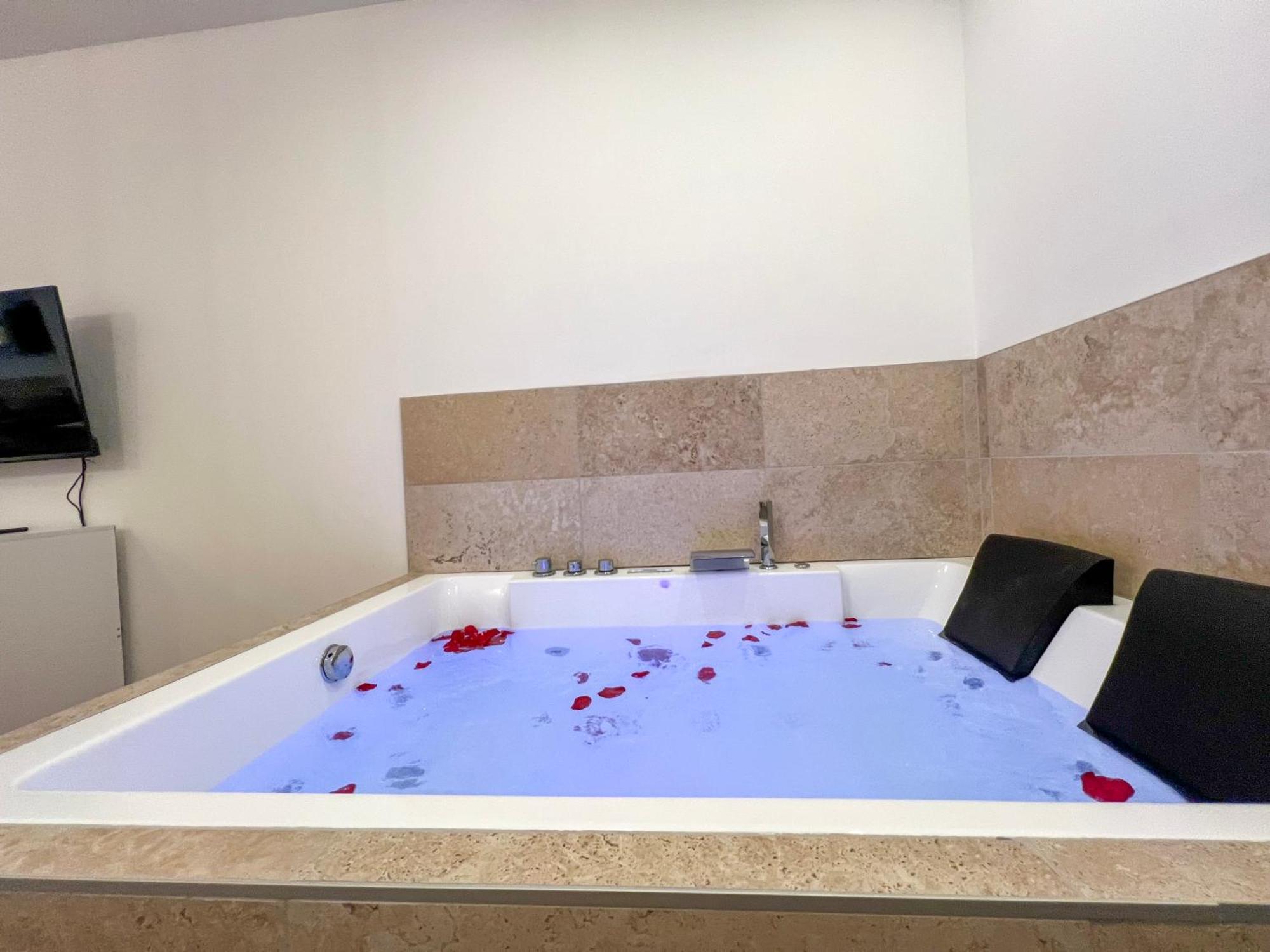 شقة Bibemus Casa Maja - Baignoire Balneo - Parking - Terrasse سانت إتيان المظهر الخارجي الصورة
